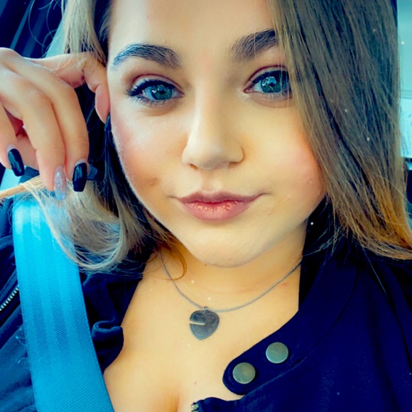 Meet your Posher, Miranda - Picture 2 of 4